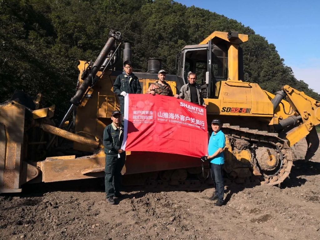 Overseas Customer Care Tour - China Shantui high-horsepower bulldozers visit our customers in Russia